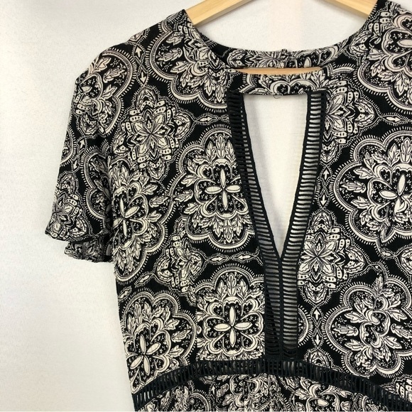 Volcom Black & White Floral Printed Short Sleeve Mini Dress M - Picture 4 of 4